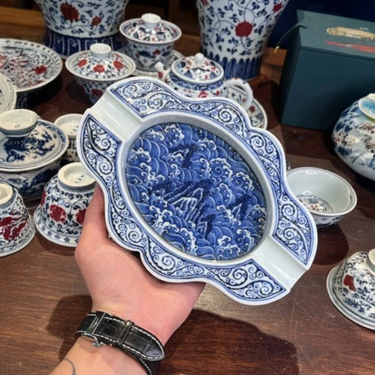 LUXCIG Ocean Motif Ceramic Cigar Ashtray – Hand-Painted Blue and White Porcelain, Wood Kiln Fired