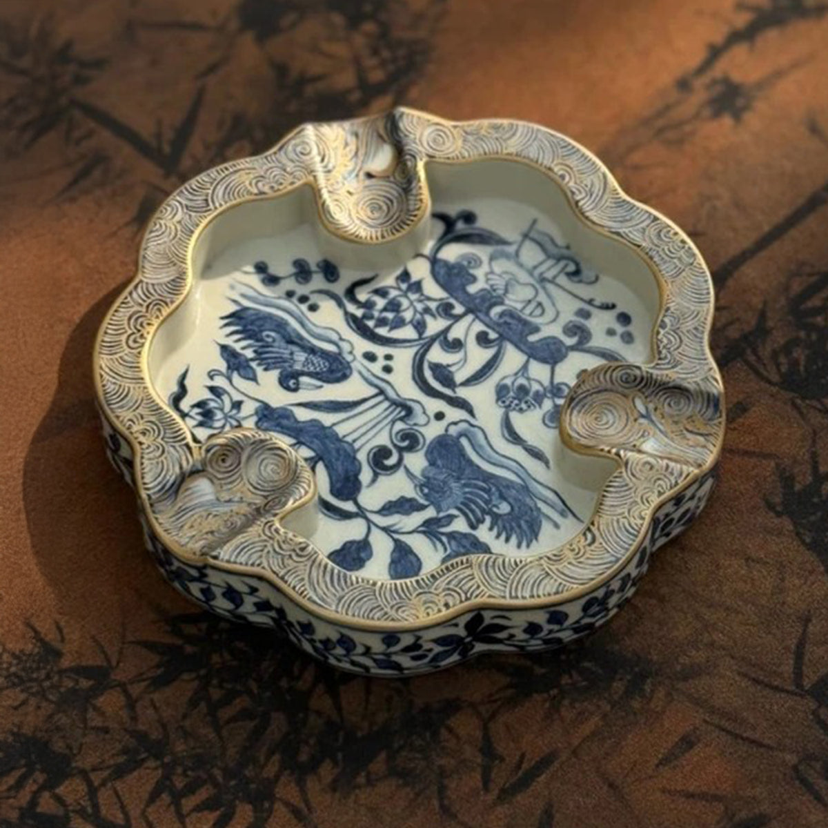 LUXCIG Jingdezhen Blue & White Love Ashtray – Gilded Ceramic with Hand-Painted Mandarin Ducks，It represents love and is the perfect gift for husbands and boyfriends.
