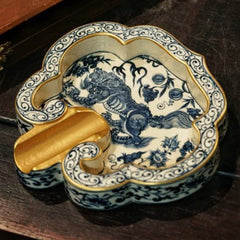 LUXCIG Ceramic Lion Ashtray – Bold Original Design, Handmade with Historic Glazing Technique